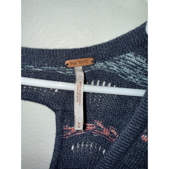 Free People Women's Knit Keyhole Cut Out Back Shark Bite Hem Sweater Size M - Picture 2 of 4